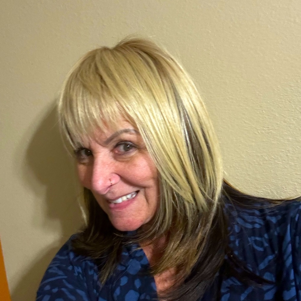 Luxhair: Sherri Shepherd stylish brown w blonde highlights medium bob style wig